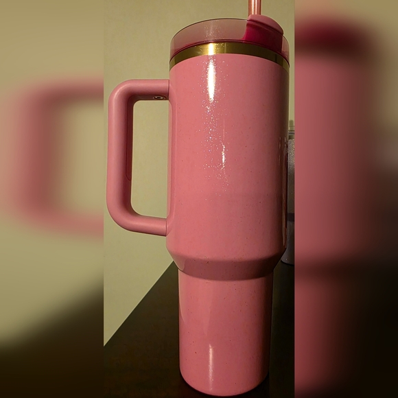 Stanley Tumbler- Glinda (Wicked) - Picture 3 of 10